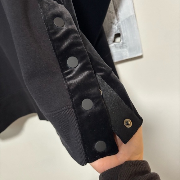 Athleta Retroplush Black Velvet Side Snap Pullover Fleece Crewneck Sweatshirt - Picture 7 of 9